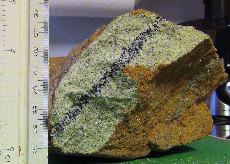 chromite layer in a dunite from North Caorlina